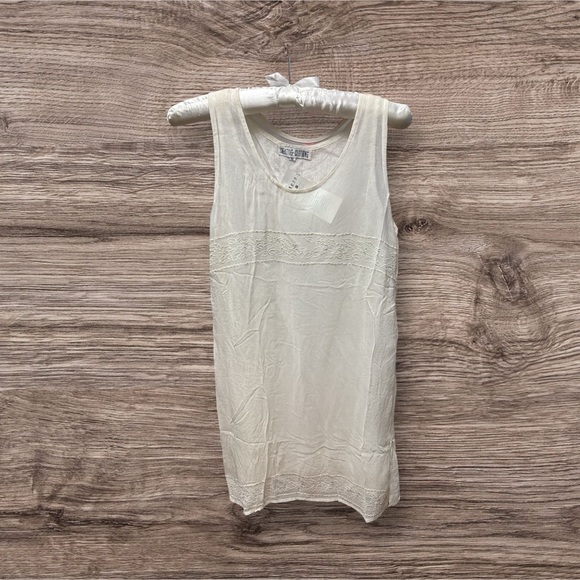 Lace Trim Cream Blouse - Picture 4 of 4